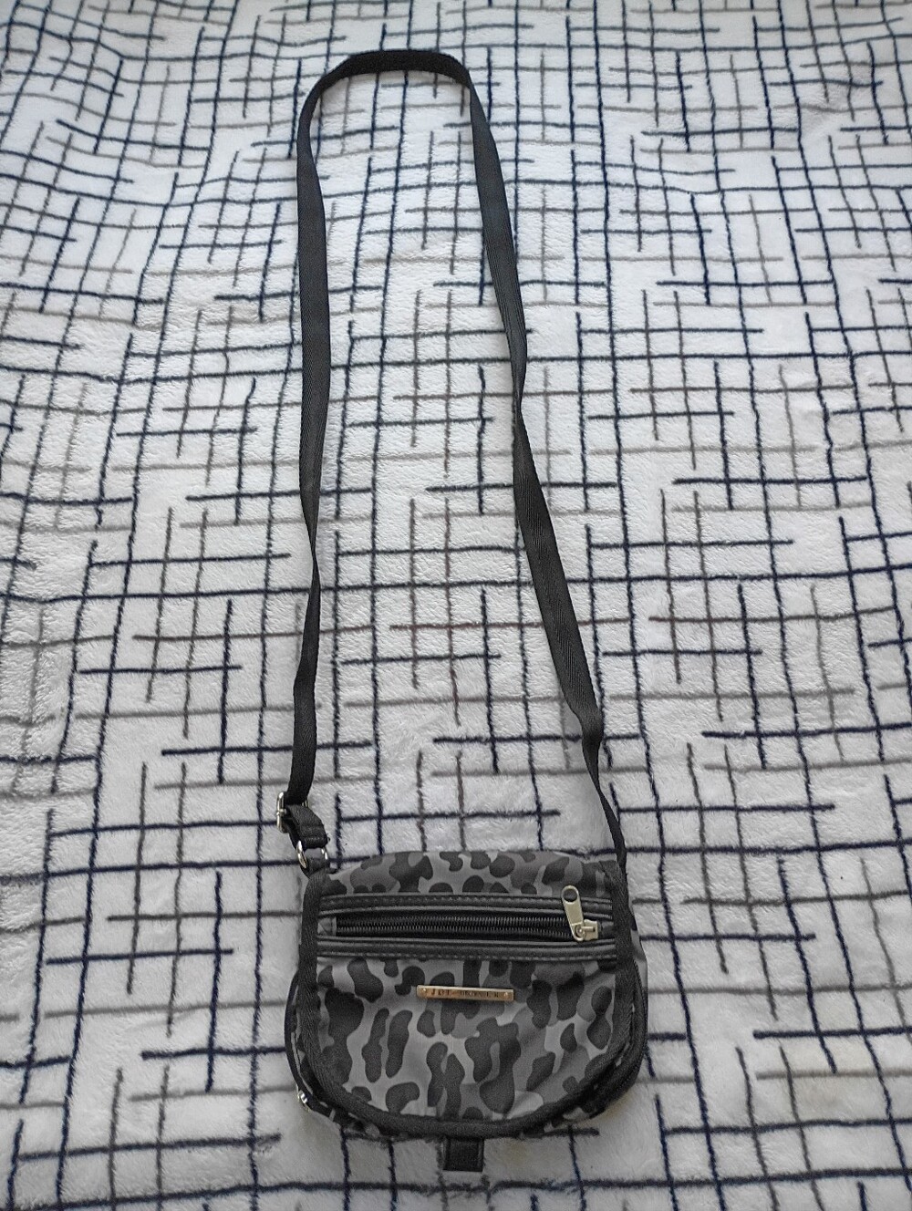 Joe Boxer Leopard Black/Gray Small Crossbody Shoulder Bag NO FLAWS